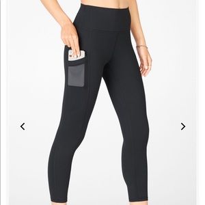 Mila high waisted pocket capri